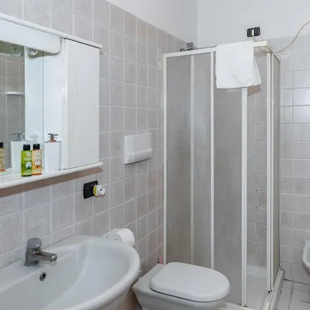 Stazione Lovely With Parking Apartamento *